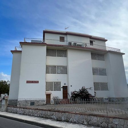 Beautiful Loft, Huge Sunny Terrace, View Over The Beach And Sea 罗萨斯 外观 照片