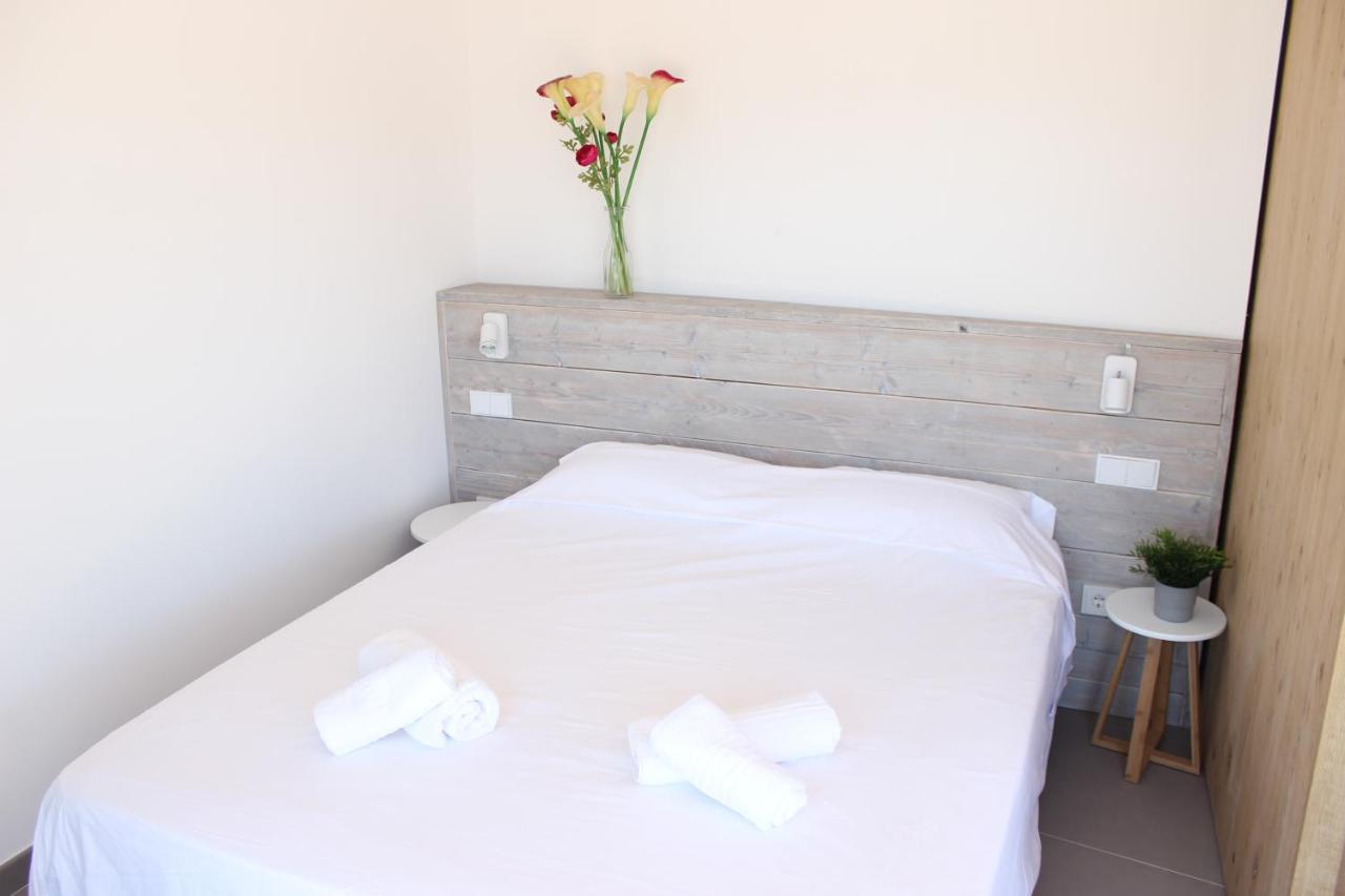 Beautiful Loft, Huge Sunny Terrace, View Over The Beach And Sea 罗萨斯 外观 照片