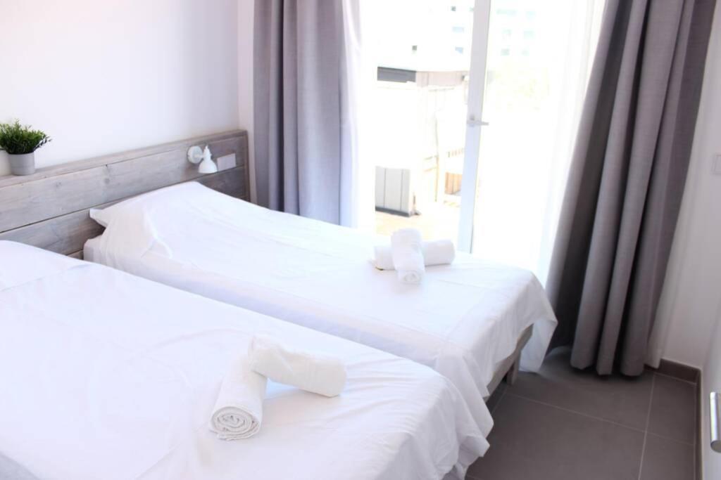Beautiful Loft, Huge Sunny Terrace, View Over The Beach And Sea 罗萨斯 外观 照片