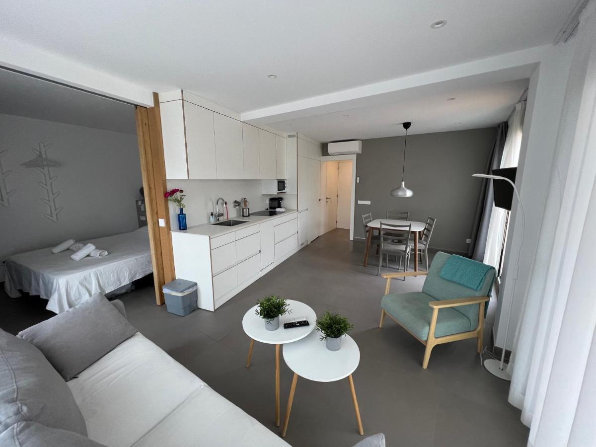 Beautiful Loft, Huge Sunny Terrace, View Over The Beach And Sea 罗萨斯 外观 照片