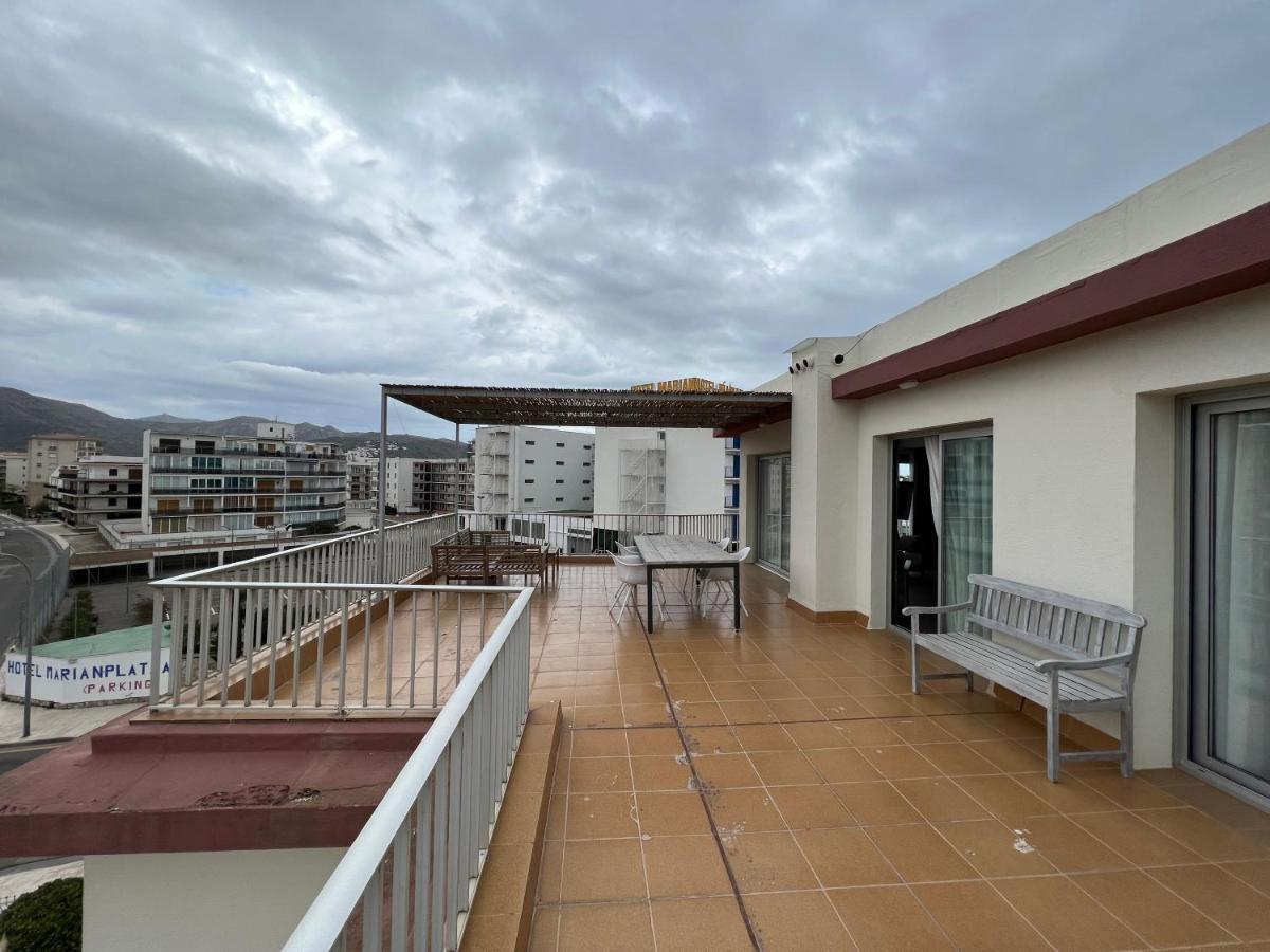 Beautiful Loft, Huge Sunny Terrace, View Over The Beach And Sea 罗萨斯 外观 照片